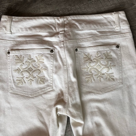 White House Black Market Blanc White Denim Cropped Jeans, size 6 - Picture 7 of 8